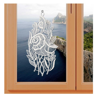 Fensterbild Muschel aus Echter Plauener Spitze natur dekoriert im Fenster