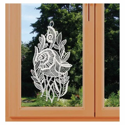 Fensterbild Muschel aus Echter Plauener Spitze natur dekoriert im Fenster Sommer