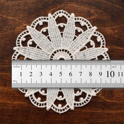 Blumen-Deckchen Annegret in natur  10 cm Durchmesser