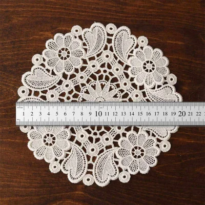 Spitzen-Tischdecke Annegret 20 cm mit Lineal