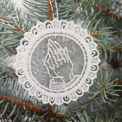 Kleiner Anhänger betende Hände mit Organza