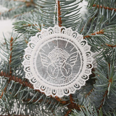 Kleiner Anhänger Engel mit Organza