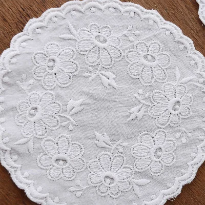 Detailansicht Blumenstickerei Selma aus Baumwolle