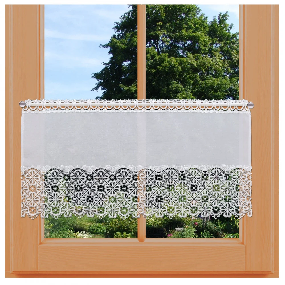 Scheibengardine Marsilia 40 cm hoch  aus Plauener Spitze weiß am Fenster