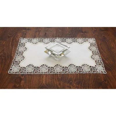 Spitzenläufer Rena mit Rosen Beispielbild mit Deko