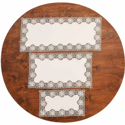 Rahmendeckchen Rena mit klassischem Rosenmuster