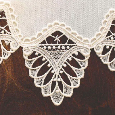 Tischdecke Viola Detailbild moderne Stickerei