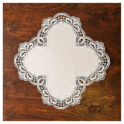 Spitzen-Tischdecke Camilla mit Ornamenten in natur