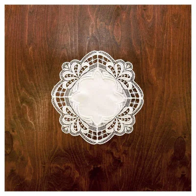 Spitzen-Deckchen Camilla als klassischer Untersetzer