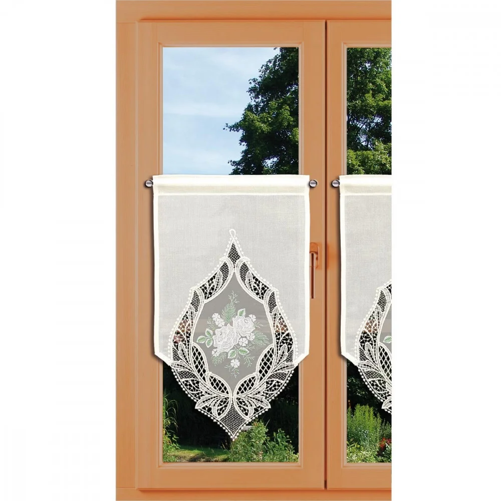 Landhaus-Scheibenhänger Weiß-Grün am Fenster dekoriert