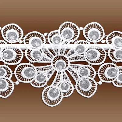 Kurze Scheibengardine Dilara mit Pfauenauge Detailbild