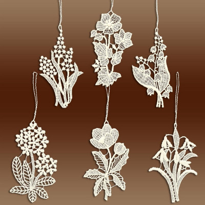 Fensterbilder mit Blumen aus Plauener Stickerei Musterbild