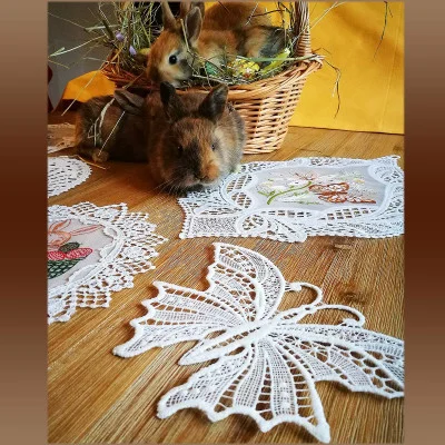 Spitzenbild Schmetterling mit süßen Kaninchen