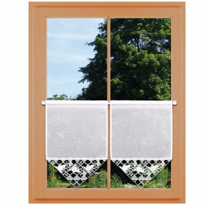 Mini-Flächengardine Anja am Fenster dekoriert