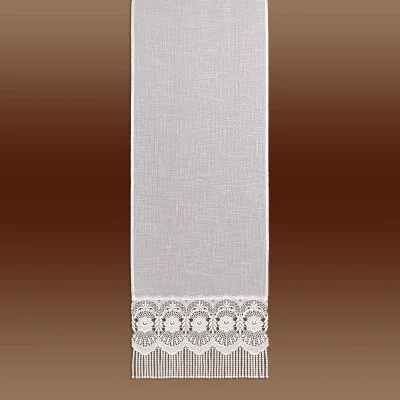 Schmaler Schiebevorhang Amalia in weiß mit Plauener Spitze unten vor einem braunen Hintergrund