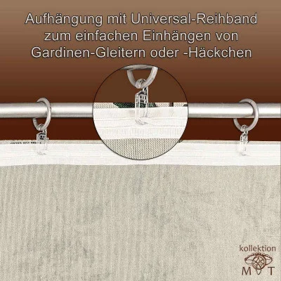 Eine Nahaufnahme eines blickdichten Vorhangs, der mit runden Vorhangringen und Gardinenhaken an einer Metallstange befestigt ist. Die Oberseite des Vorhangs hat ein Universalband zum einfachen Aufhängen. Der Hintergrund ist ein brauner Farbverlauf mit deutschem Text und einem Logo in der Ecke.