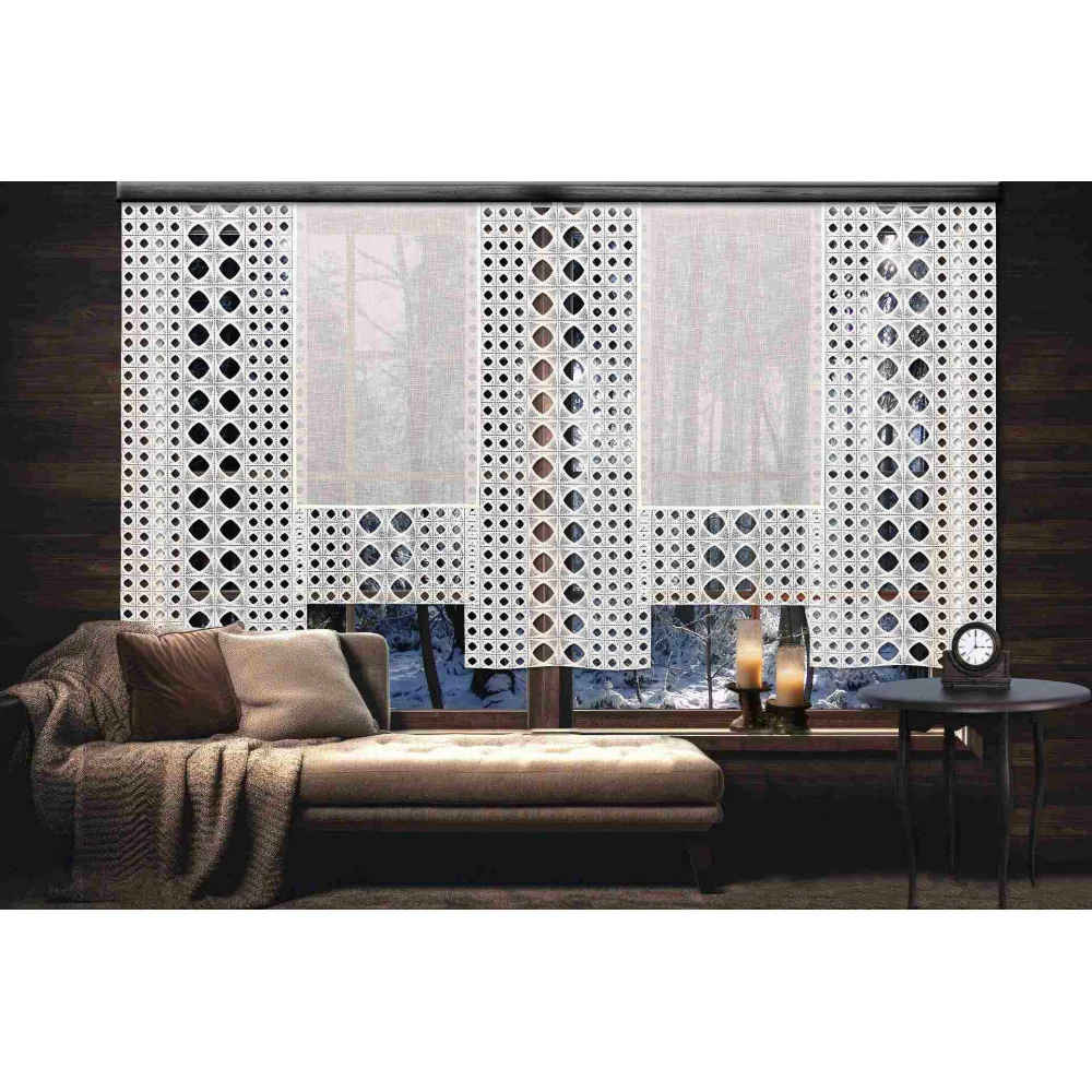 Flächengardinen Miray aus Vogtländischer Spitze am Fenster dekoriert