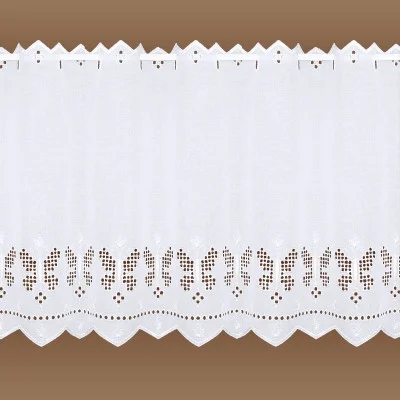 Landhausgardine Antonett mit weißer Schmetterlings-Stickerei 45 cm vor Hintergrund