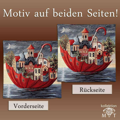Ein Gobelin-Kissen zeigt eine bunte Stadtszene im roten Schirm auf Vorder- und Rückseite. Deutsche Aufschrift: „Motiv auf beiden Seiten!“ Das Dekokissen hat braunen Hintergrund und überzeugt mit Feder-Dauneninlett.