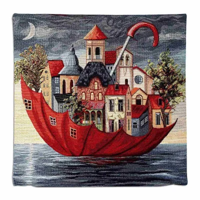 Dieses Dekokissen zeigt eine skurrile Illustration eines Dorfes mit bunten Häusern, Bäumen und Gebäuden, eingebettet in einen offenen roten Regenschirm, der unter einer Mondsichel auf dem Wasser schwimmt.