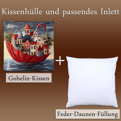Zwei Kissen: eine Kissenhülle in Retro-Optik mit buntem Dorf um Regenschirm, beschriftet mit „Gobelin-Kissen“, und ein schlichtes weißes Kisseninlett mit der Aufschrift „Feder-Daunen-Füllung“. Der deutsche Text oben lautet „Kissenhülle und passendes Inlett“.