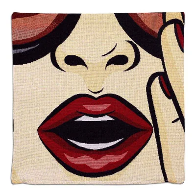 Ein dekoratives Kissen mit einem Pop-Art-Design eines Frauengesichts mit kräftigen roten Lippen, dunkler Sonnenbrille und einem erhobenen Finger auf der rechten Seite, der eine Schockiert-Geste suggeriert.