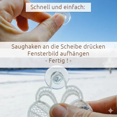 Nahaufnahme von Händen, die einen Saughaken an ein Fenster drücken, um ein Fensterbild aufzuhängen. Ein deutscher Text erklärt den einfachen Vorgang: den Haken drücken, die Weihnachtsdekoration aufhängen, und fertig. Draußen ist eine verschneite Landschaft zu sehen.