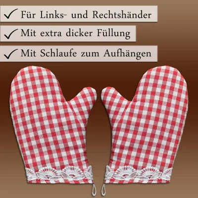 Zwei rot-weiß karierte Ofenhandschuh mit Spitzenbesatz sind auf einem braunen Hintergrund abgebildet. Der deutsche Text hebt die Eigenschaften hervor: für Links- und Rechtshänder geeignet, extra dick gepolstert und mit einer Schlaufe zum Aufhängen.
