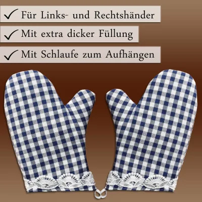 Zwei blau-weiß karierte Ofenhandschuhe mit Spitzenbesatz sind auf braunem Hintergrund abgebildet. Der Text hebt folgende Merkmale hervor: für Links- und Rechtshänder geeignet, extra dick gepolstert und mit einer Schlaufe zum Aufhängen.
