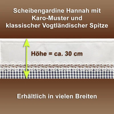 Abgebildet ist eine weiße Café-Gardine mit Karomuster und klassischer Spitzenbordüre. Der Text oben beschreibt das Produkt als "Scheibengardine Hannah" mit "Karo-Muster und klassischer vogtländischer Spitze." Die Höhe der Gardine beträgt ca. 30 cm. Erhältlich in vielen Breiten.