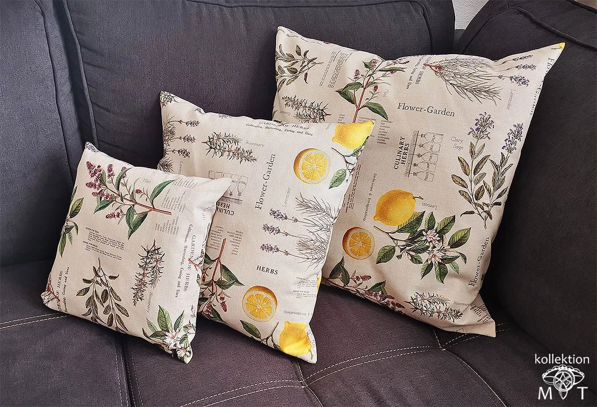 3 Dekokissen Kraeutercharme Liora auf einem dunklen Sofa dekoriert